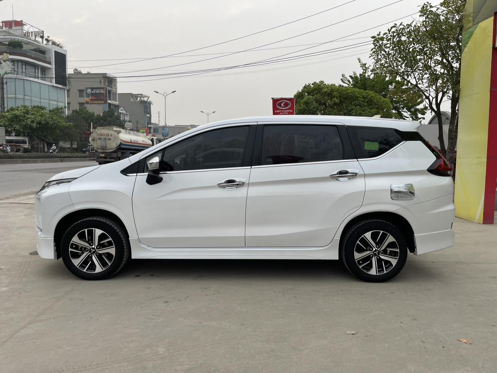 Mitsubishi Xpander 2019 - Odo 5v km xịn, sơ cua chưa hạ, giá chỉ hơn 5đ tẹo