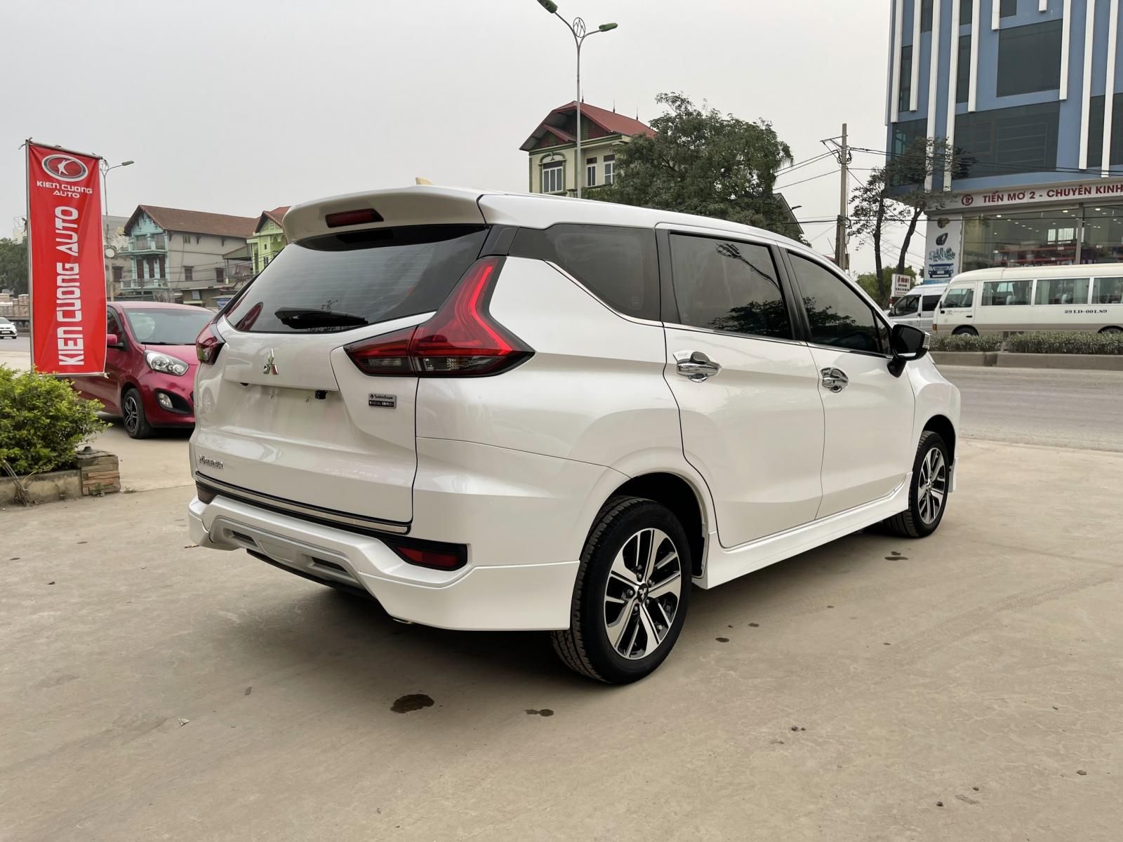 Mitsubishi Xpander 2019 - Odo 5v km xịn, sơ cua chưa hạ, giá chỉ hơn 5đ tẹo