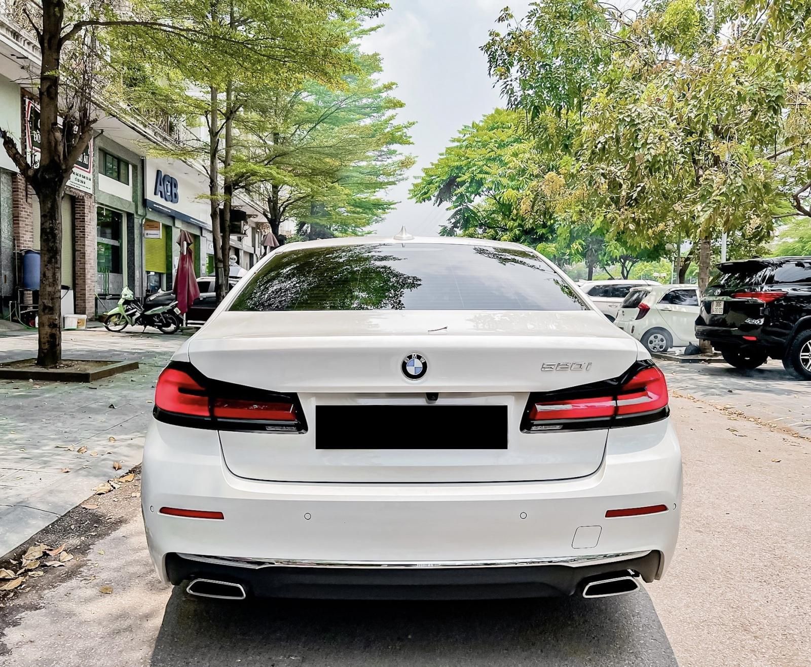 BMW 520i 2021 - Màu trắng, siêu lướt 17.000km