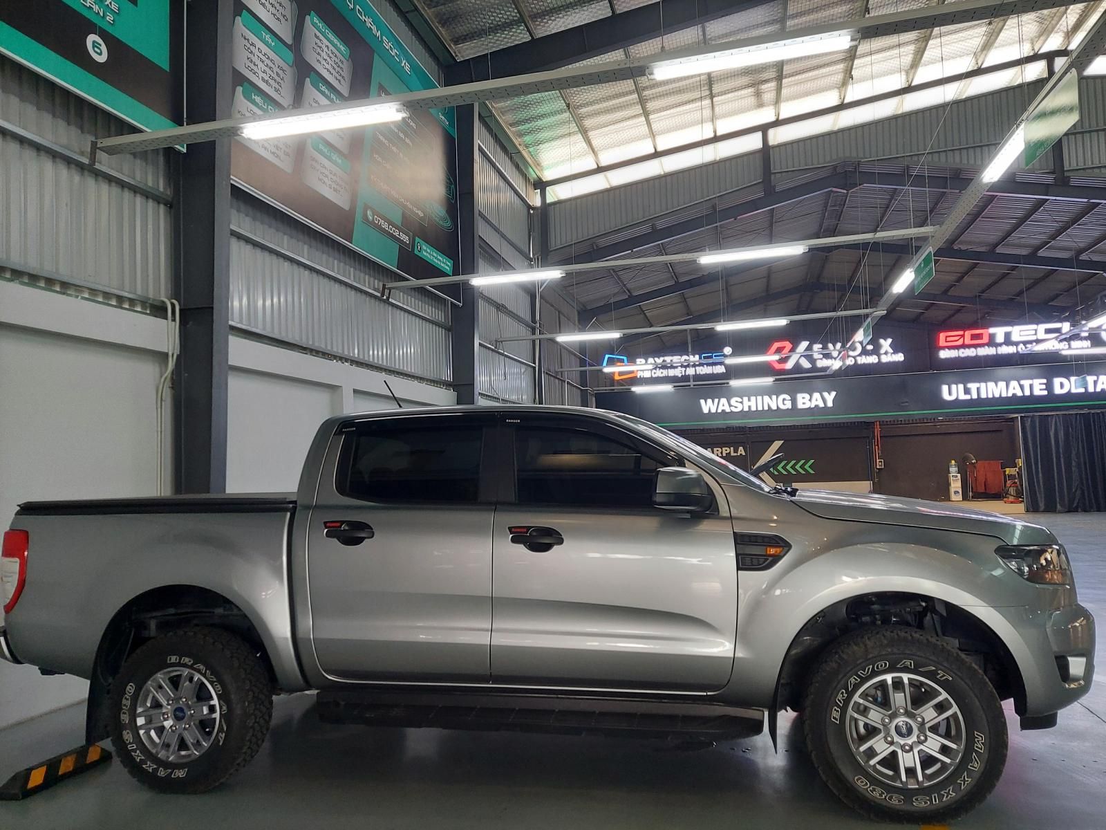 Ford Ranger 2020 - Màu bạc, odo 25.000km, giá 559 triệu