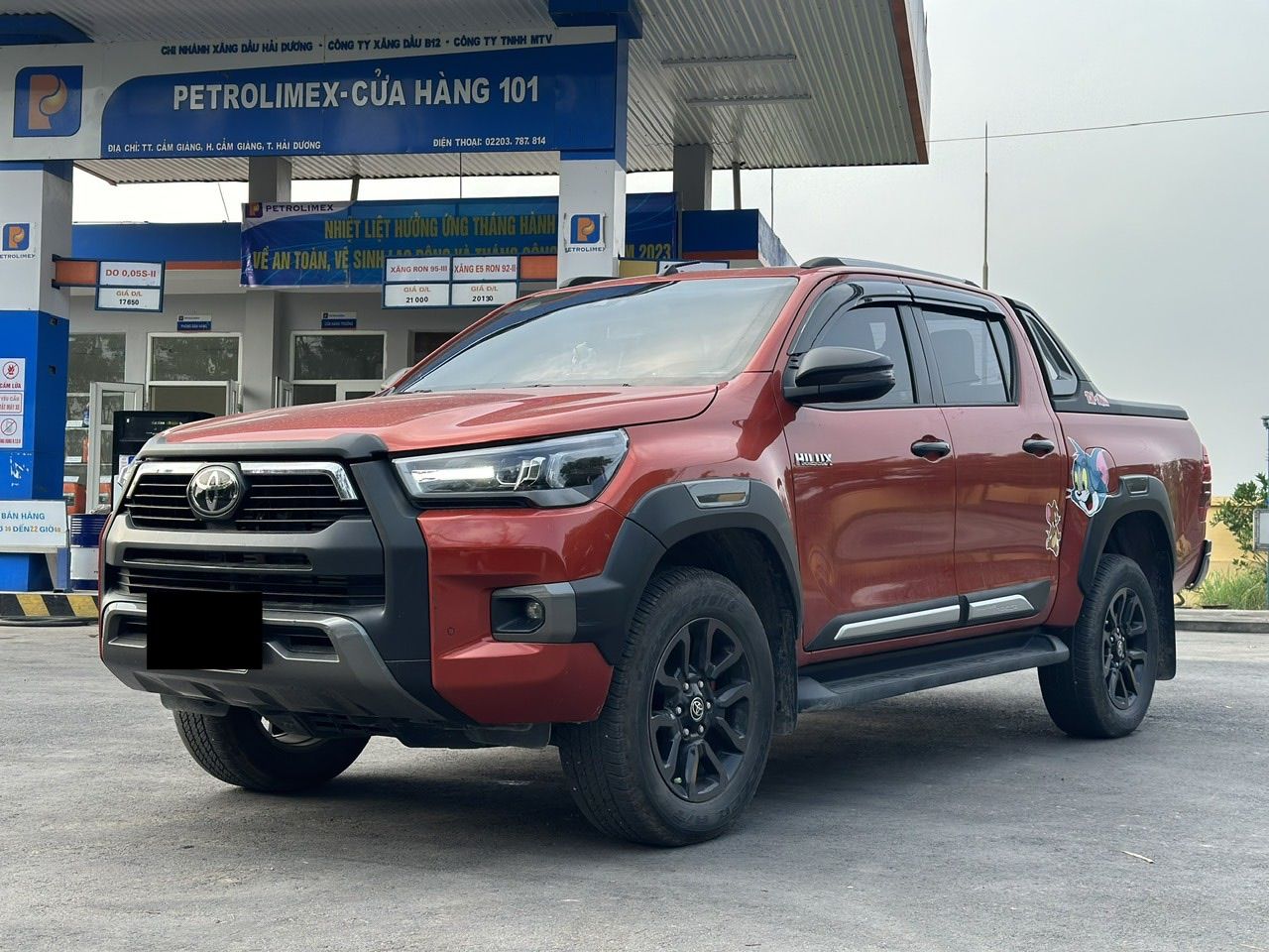 Toyota Hilux 2021 - Xe đã độ nhiều đồ chơi