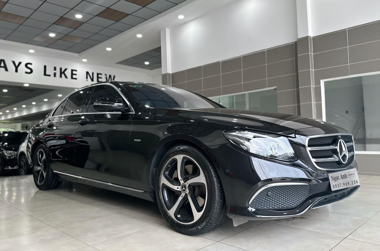 Mercedes-Benz 2019 - Màu đen - Odo 2 vạn - Xe mới 90% - Bao test hãng