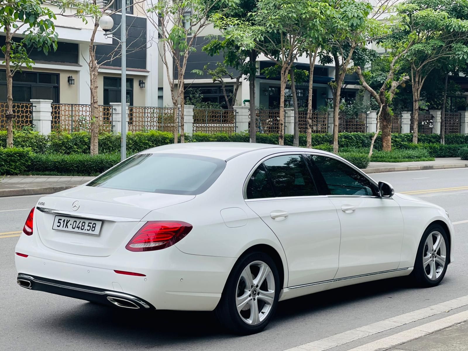 Mercedes-Benz 2018 - Trắng, nội thất đen