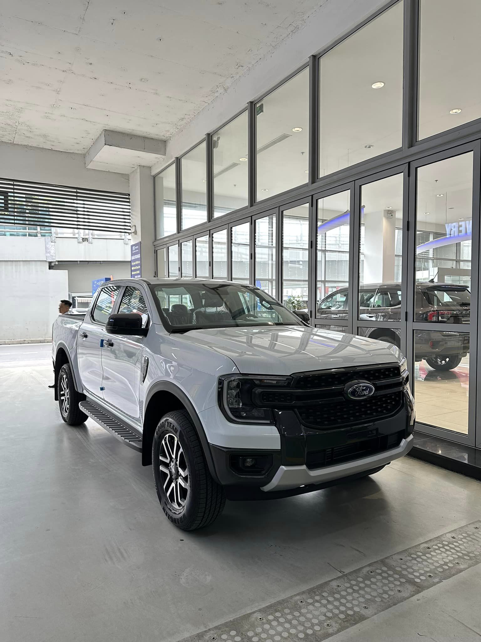 Ford Ranger 2023 - Bản nâng cấp đèn cao cấp - KM full phụ kiện