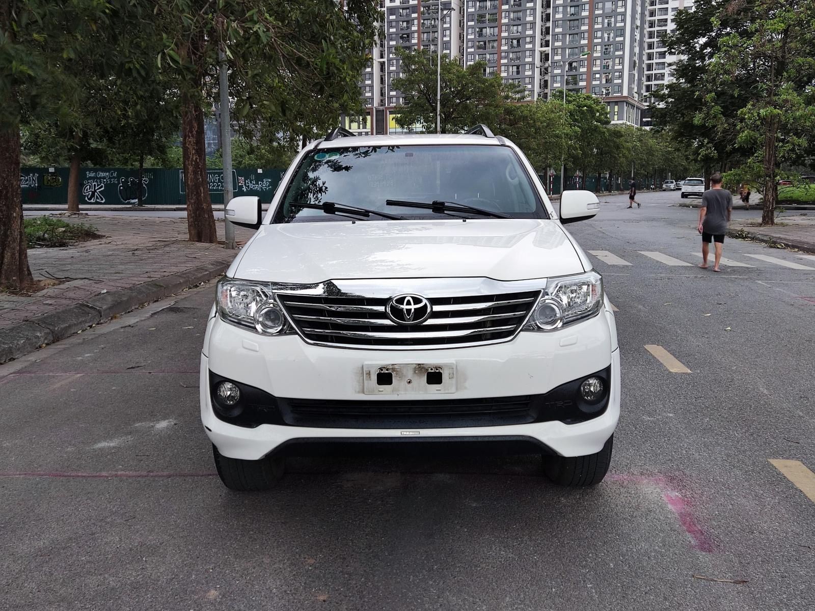 Toyota Fortuner 2014 - Màu trắng, giá cạnh tranh