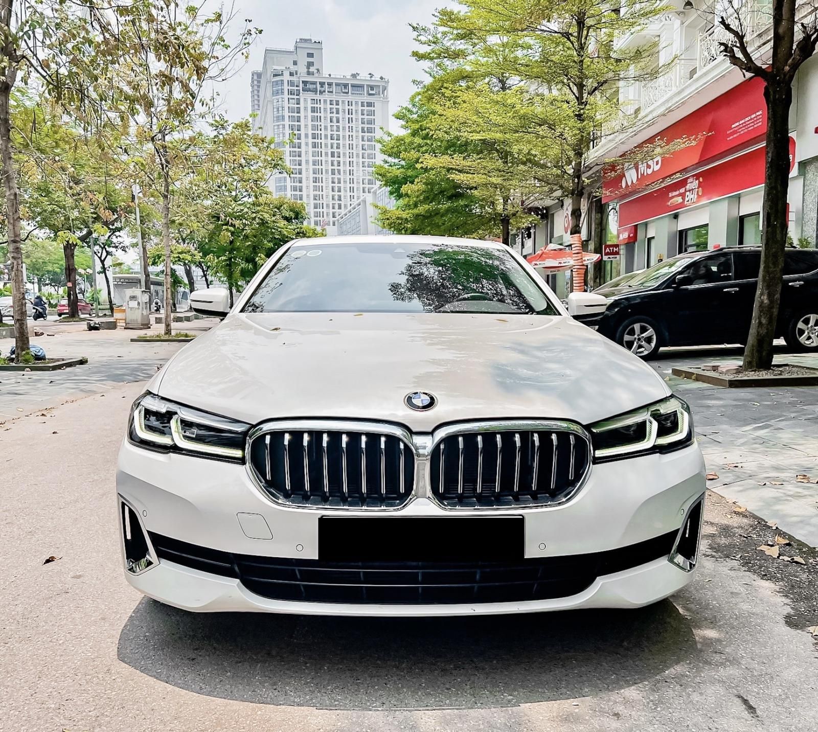 BMW 520i 2021 - Màu trắng, siêu lướt 17.000km