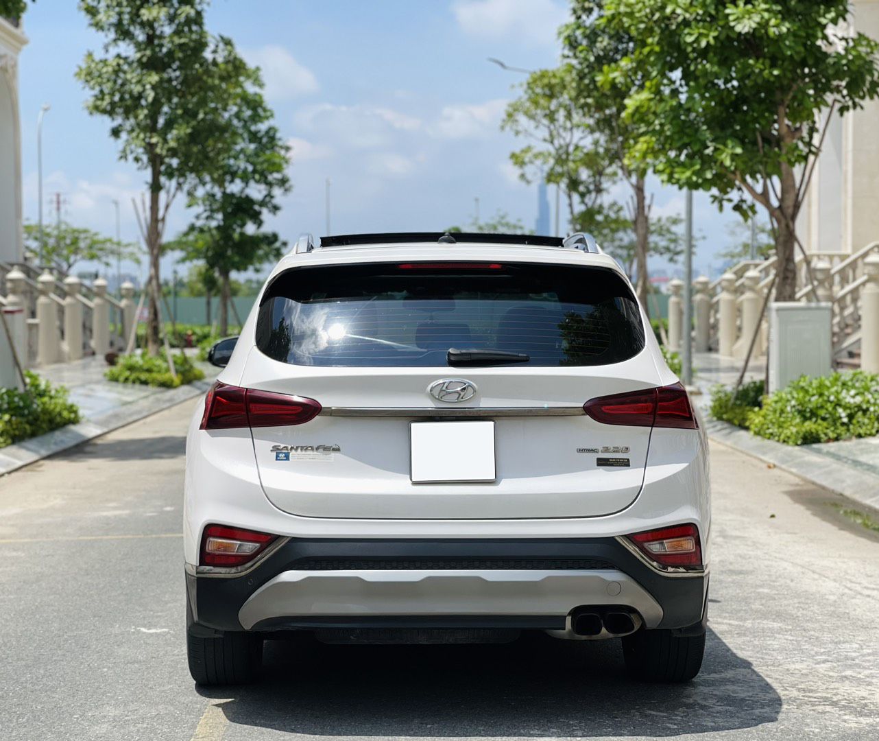 Hyundai Santa Fe 2019 - Màu trắng, nội thất đen