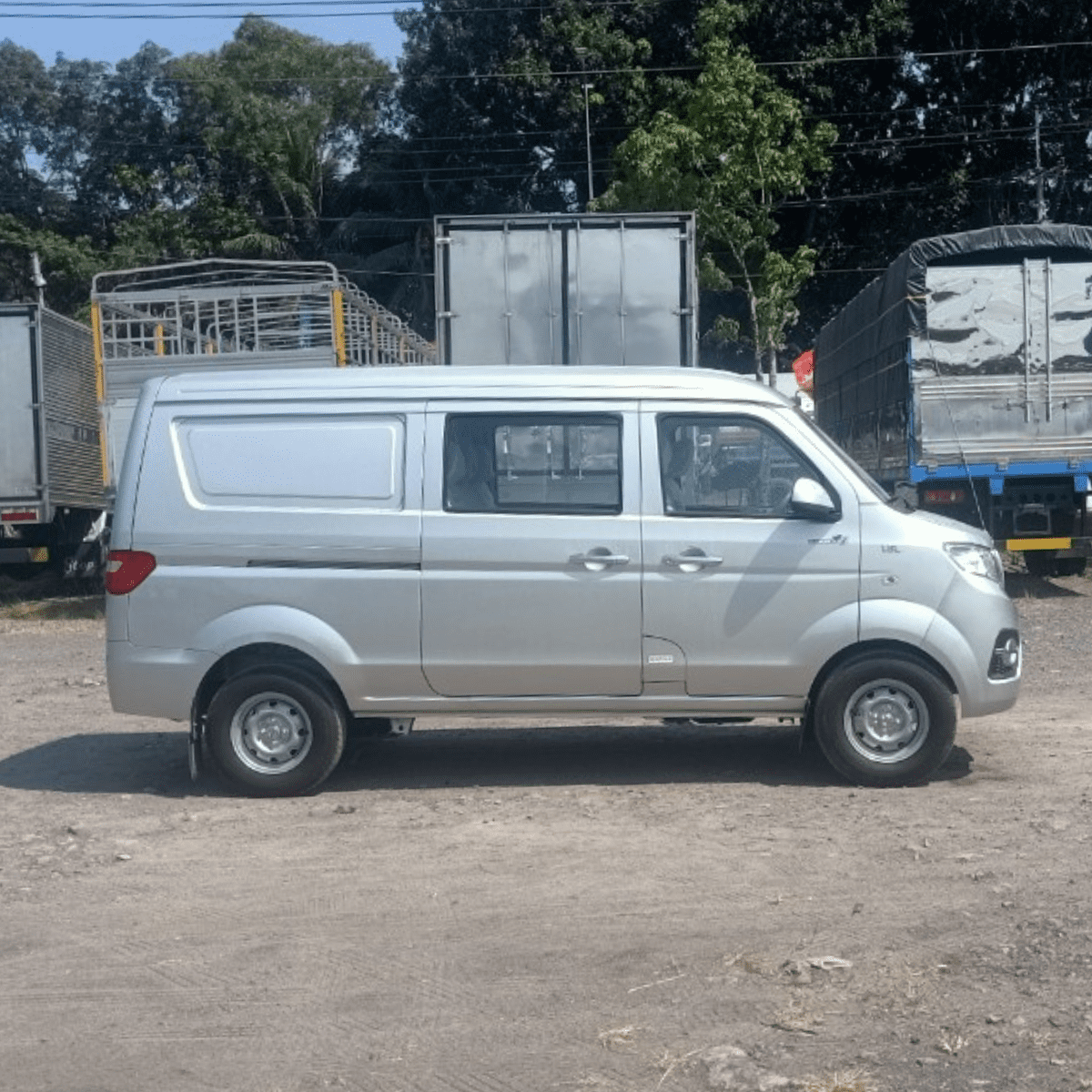 Dongben X30 2023 - Xe van 5 chỗ Dongben SRM X30-V5 2023