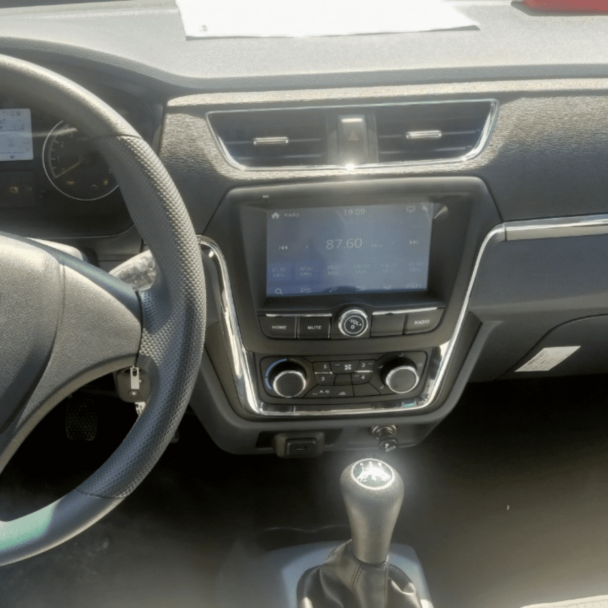 Dongben X30 2023 - Xe van 5 chỗ Dongben SRM X30-V5 2023