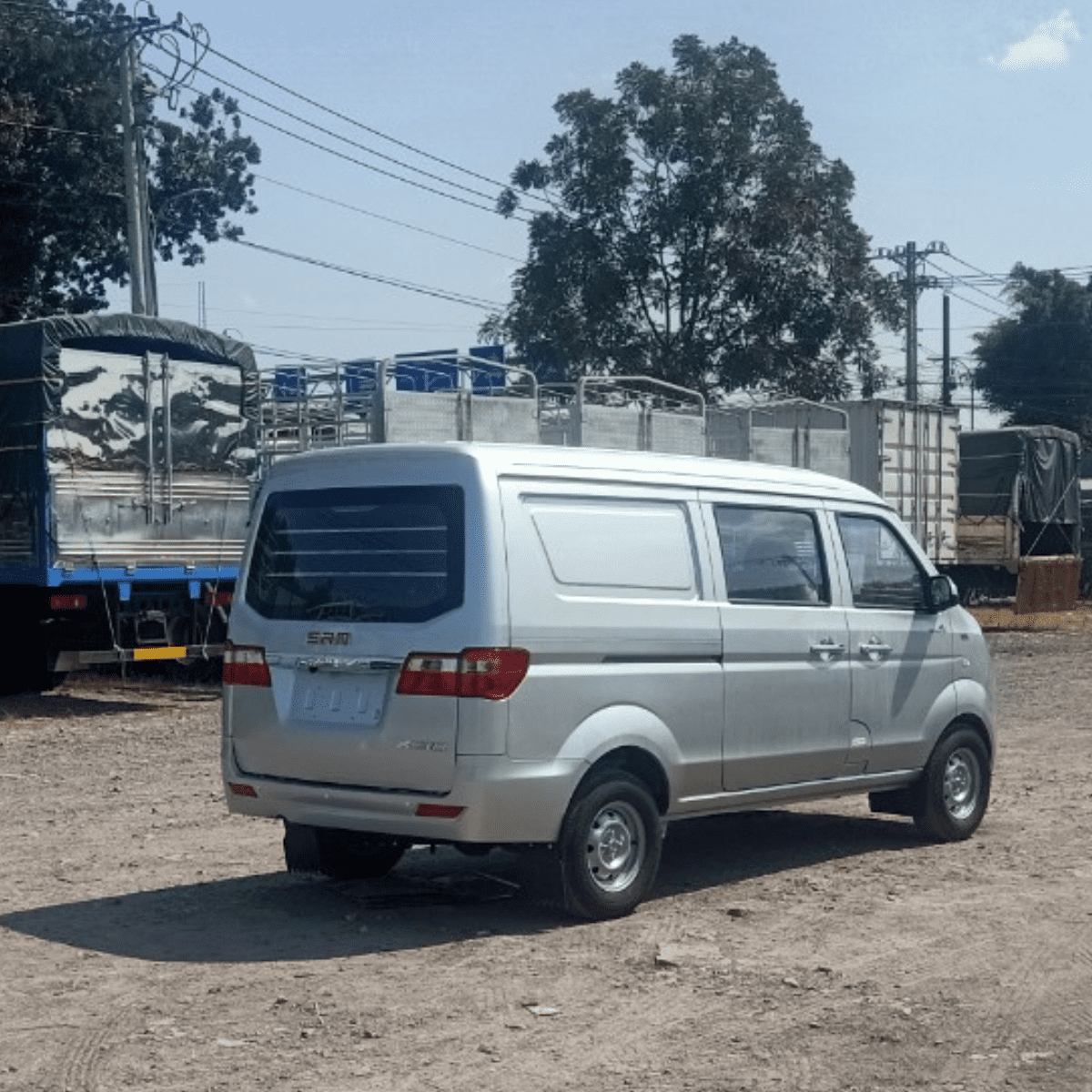 Dongben X30 2023 - Xe van 5 chỗ Dongben SRM X30-V5 2023
