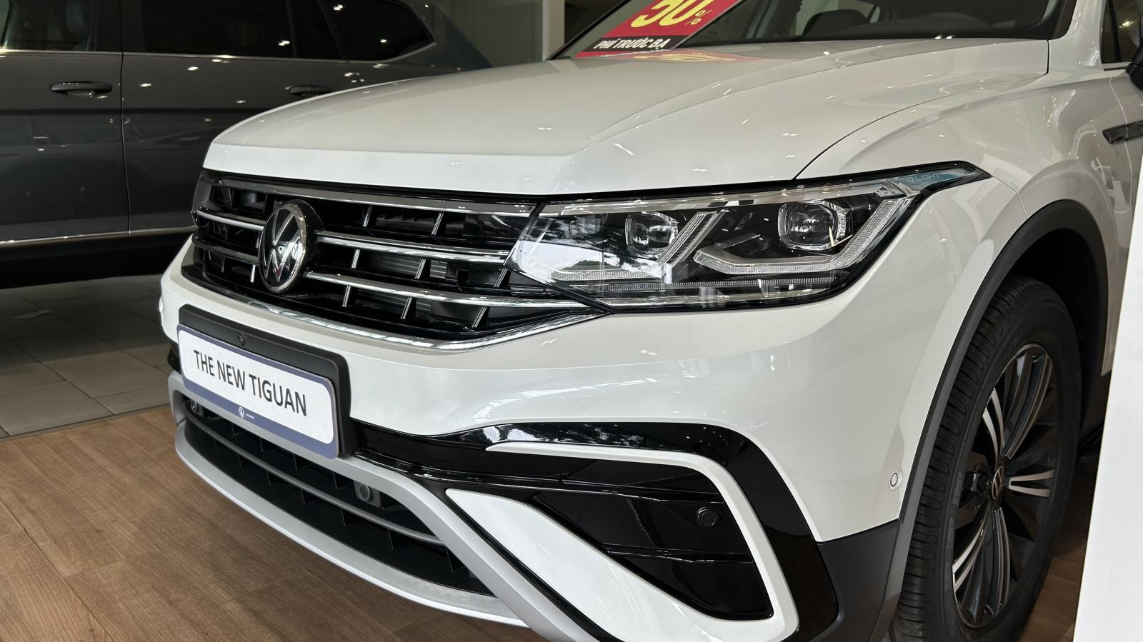 Volkswagen Tiguan Allspace Tiguan Facelift new 100% giá rẻ nhất thị trường nội thất đen 2022 - Bán Volkswagen Tiguan Allspace Tiguan Facelift new 100% giá rẻ nhất thị trường nội thất đen đời 2022, màu trắng, nhập khẩu