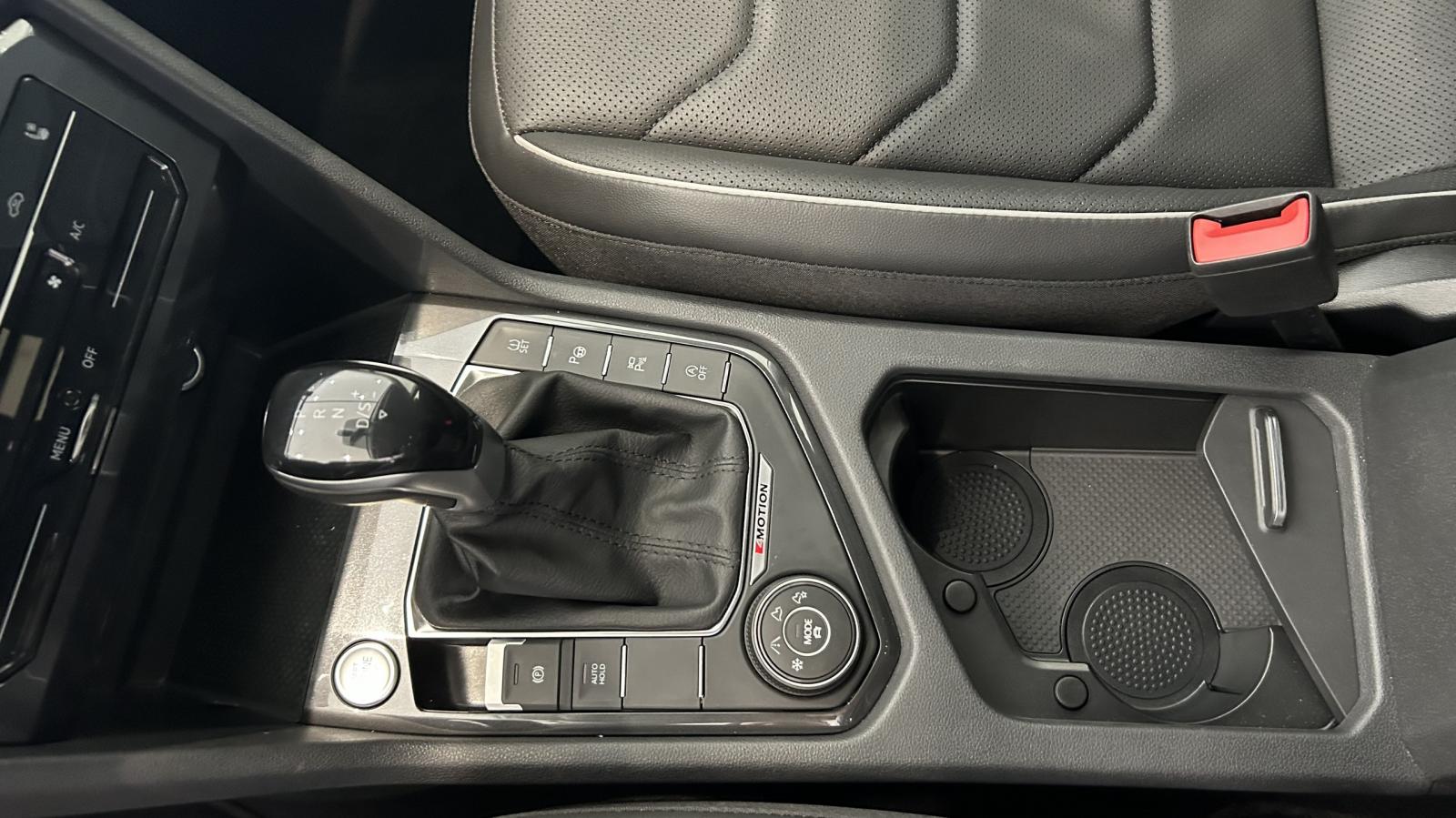 Volkswagen Tiguan Allspace Tiguan Facelift new 100% giá rẻ nhất thị trường nội thất đen 2022 - Bán Volkswagen Tiguan Allspace Tiguan Facelift new 100% giá rẻ nhất thị trường nội thất đen đời 2022, màu trắng, nhập khẩu