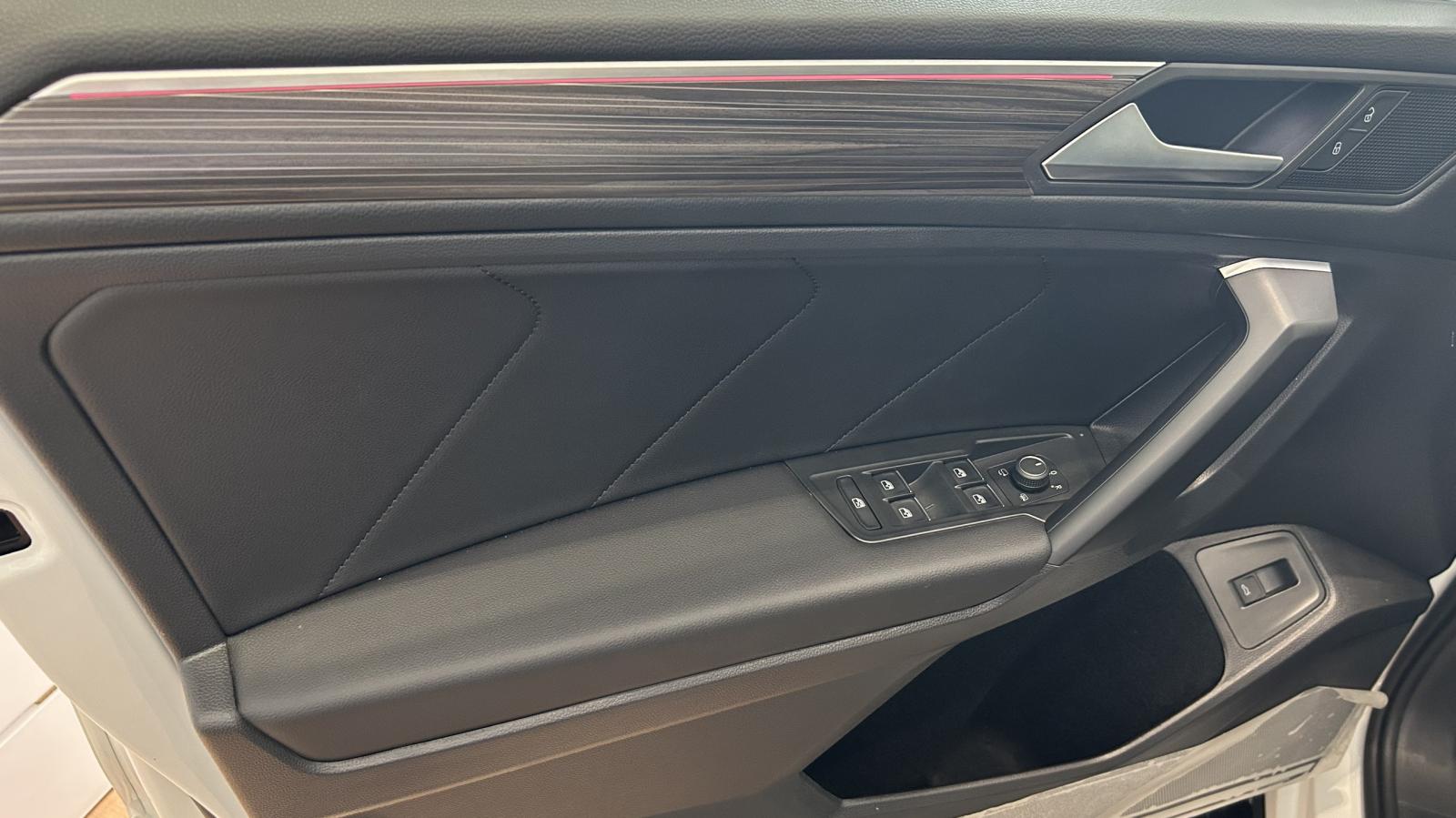 Volkswagen Tiguan Allspace Tiguan Facelift new 100% giá rẻ nhất thị trường nội thất đen 2022 - Bán Volkswagen Tiguan Allspace Tiguan Facelift new 100% giá rẻ nhất thị trường nội thất đen đời 2022, màu trắng, nhập khẩu