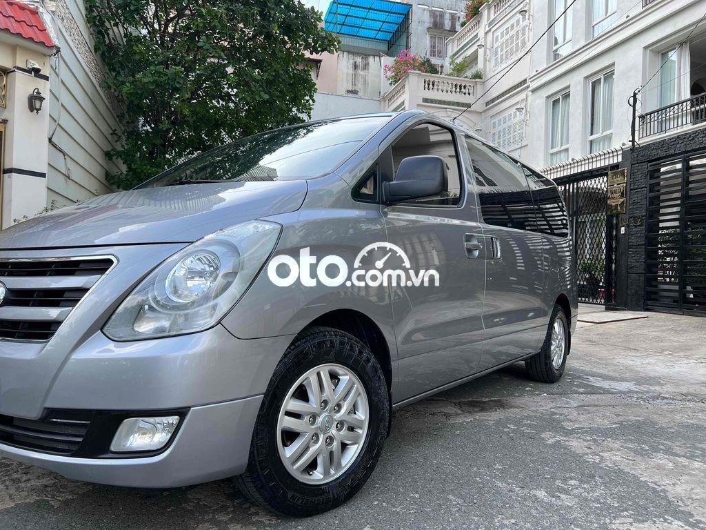 Hyundai Starex cần bán xe Huyndai  máy dầu 9 chổ model 2018 2017 - cần bán xe Huyndai Starex máy dầu 9 chổ model 2018