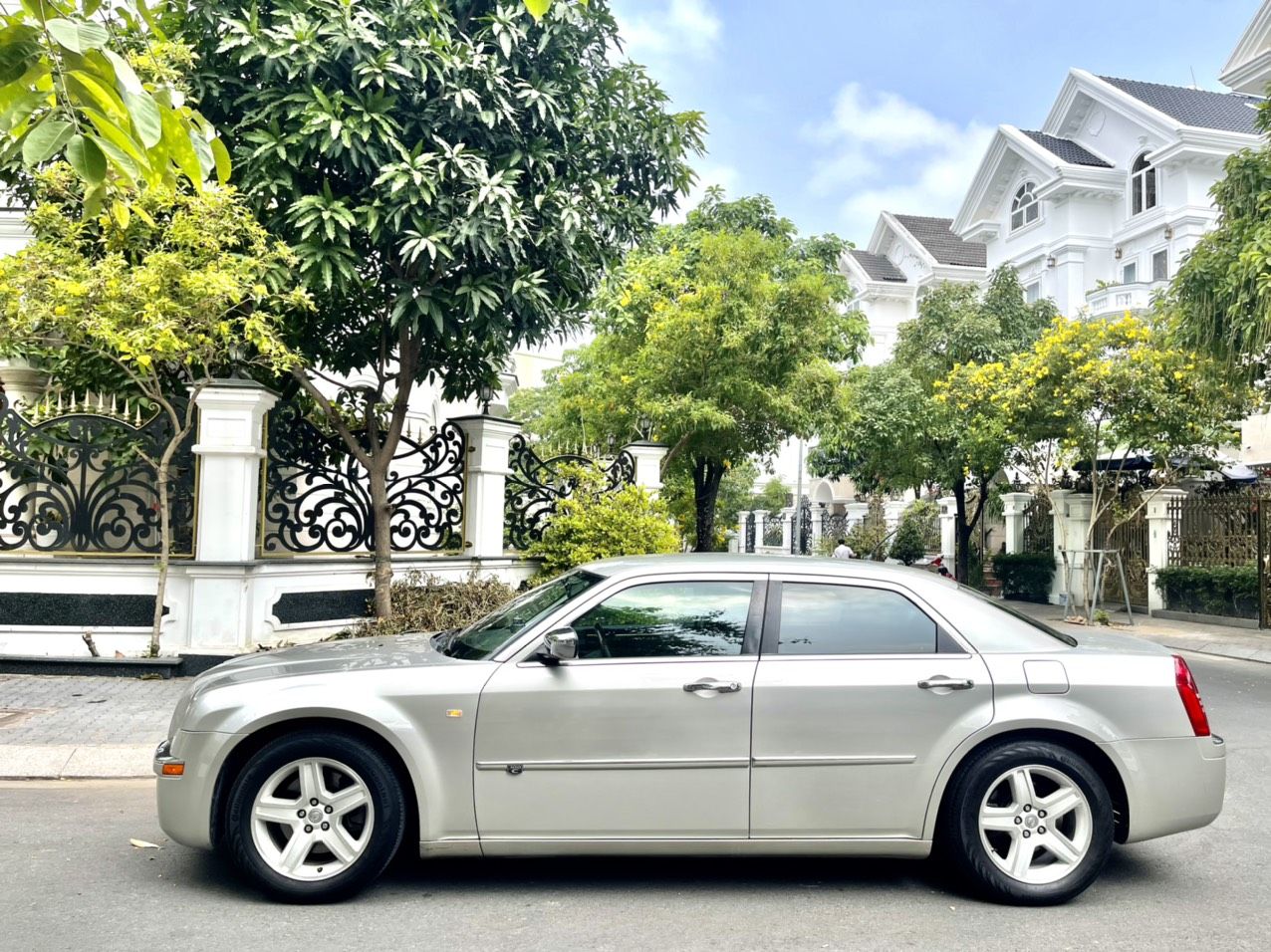 Chrysler 300 2008 - Một chủ từ đầu nguyên zin còn chất bán