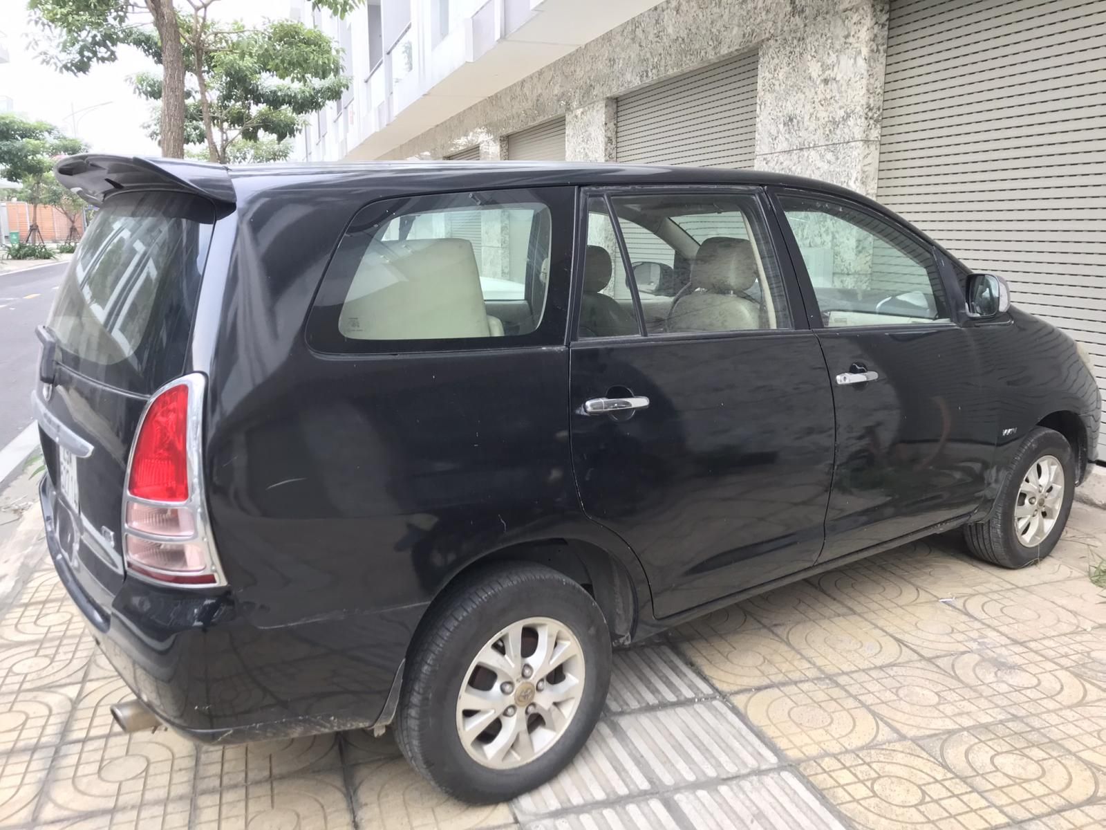 Toyota Innova 2006 - Màu đen