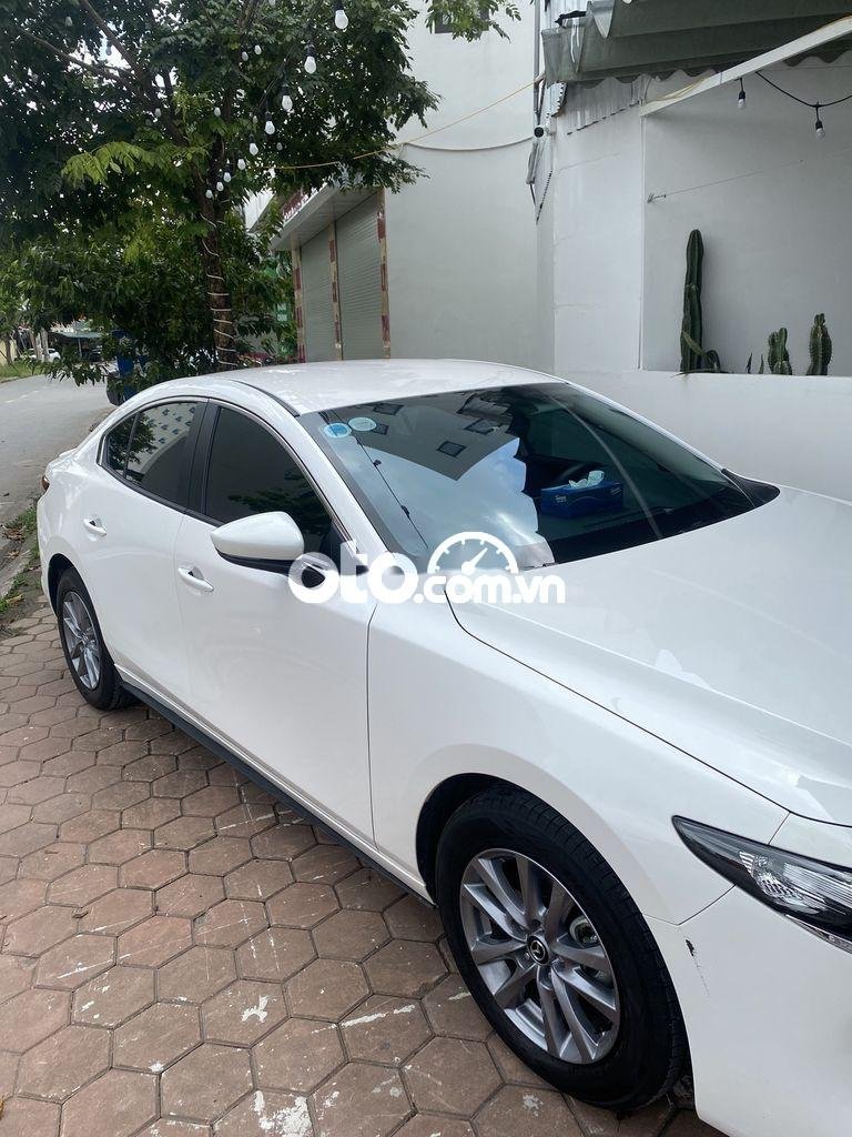 Mazda 3   Luxury 2022 Trắng lăn bánh 8 tháng. 2022 - Mazda 3 Luxury 2022 Trắng lăn bánh 8 tháng.