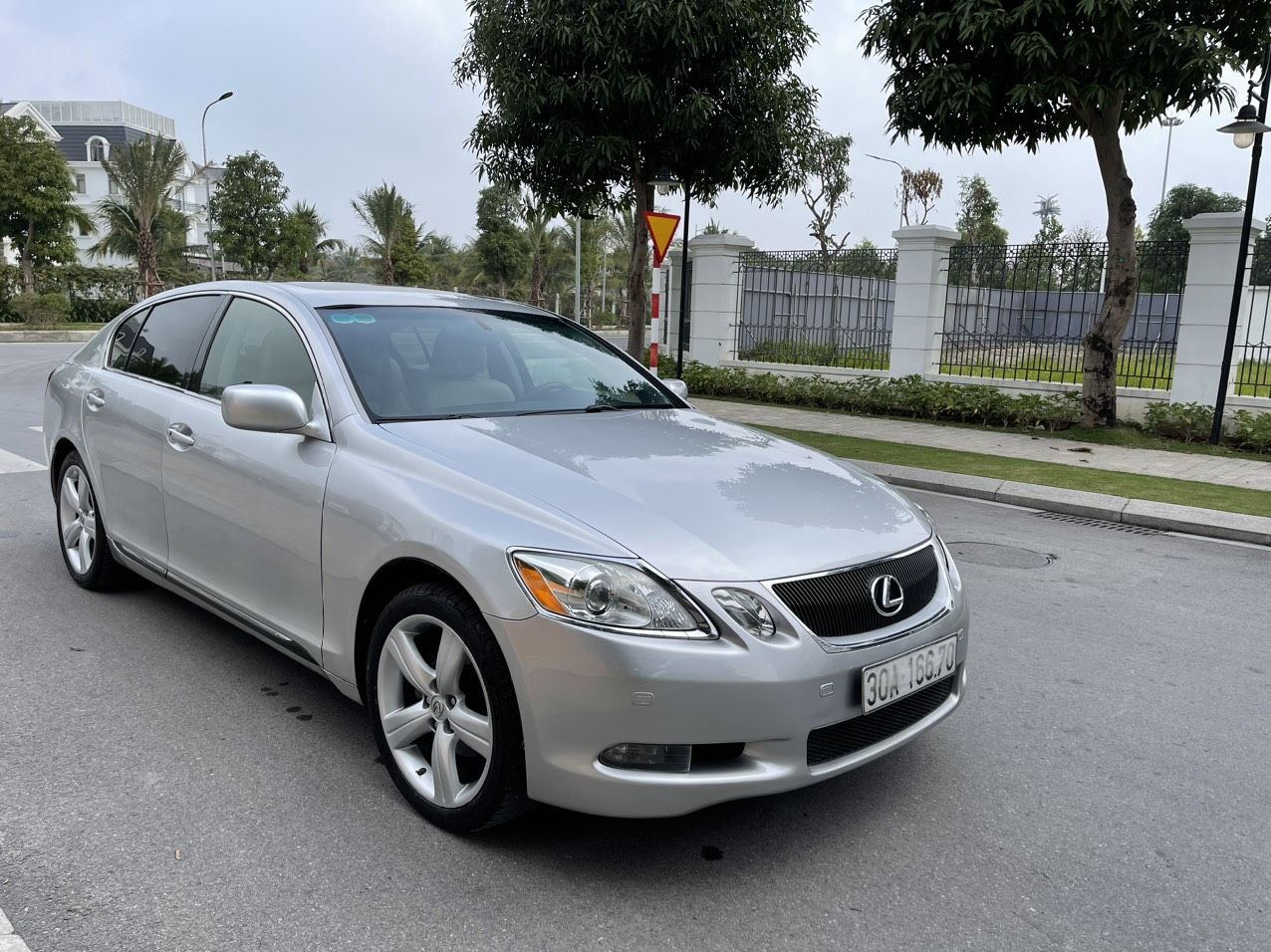 Lexus GS 300 2006 - Cần bán gấp Lexus GS 300 đời 2006  ĐK :2008 nhập khẩu chính chủ tôi  công chức chạy ít 9 vạn lên xe còn rất đẹp và  mới