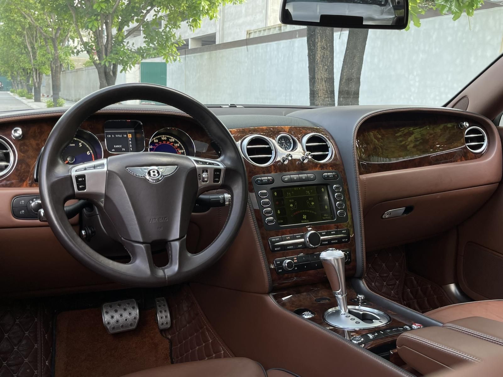 Bentley Flying Spur 2009 - Giá 2 tỷ 550 triệu