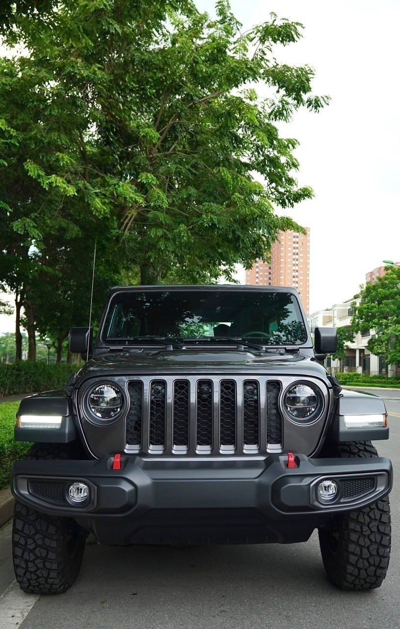 Jeep Wrangler 2023 - Màu Xám, Nội thất 2 màu đen đỏ