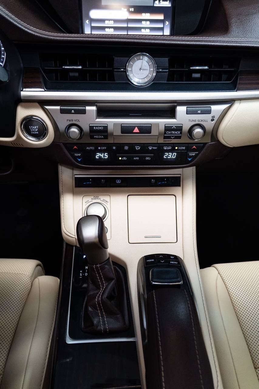 Lexus ES 250 2018 - Giá 1 tỷ 380 triệu