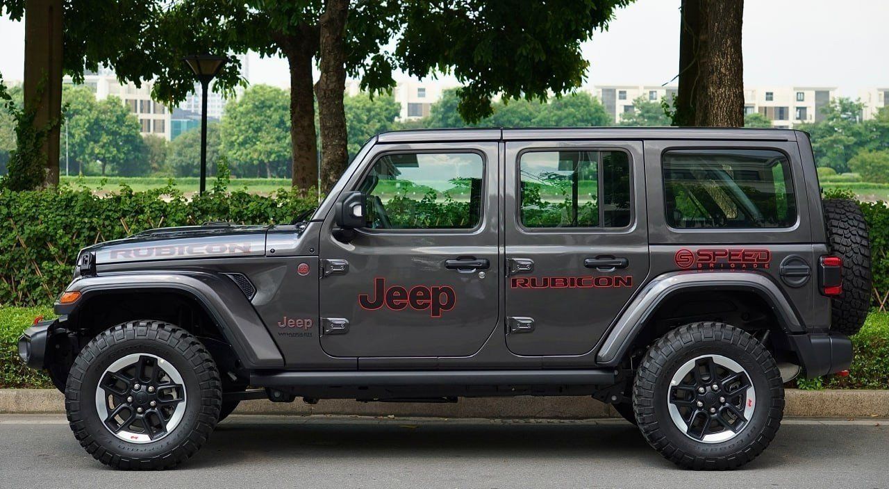 Jeep Wrangler 2023 - Màu Xám, Nội thất 2 màu đen đỏ