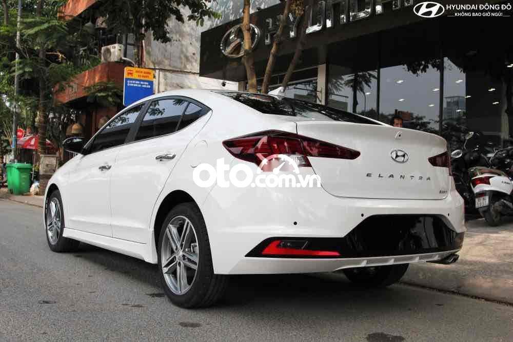 Hyundai Elantra huyndai 2022 - huyndai