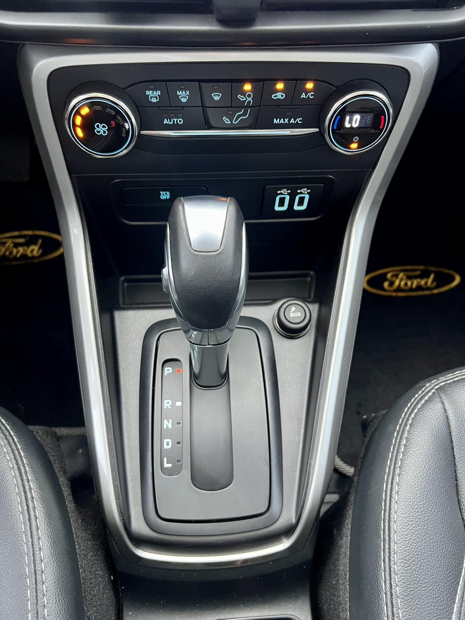 Ford EcoSport 2019 - Ford Ecosport TITANIUM 2019 số tự động bản full, xe zin 100% 