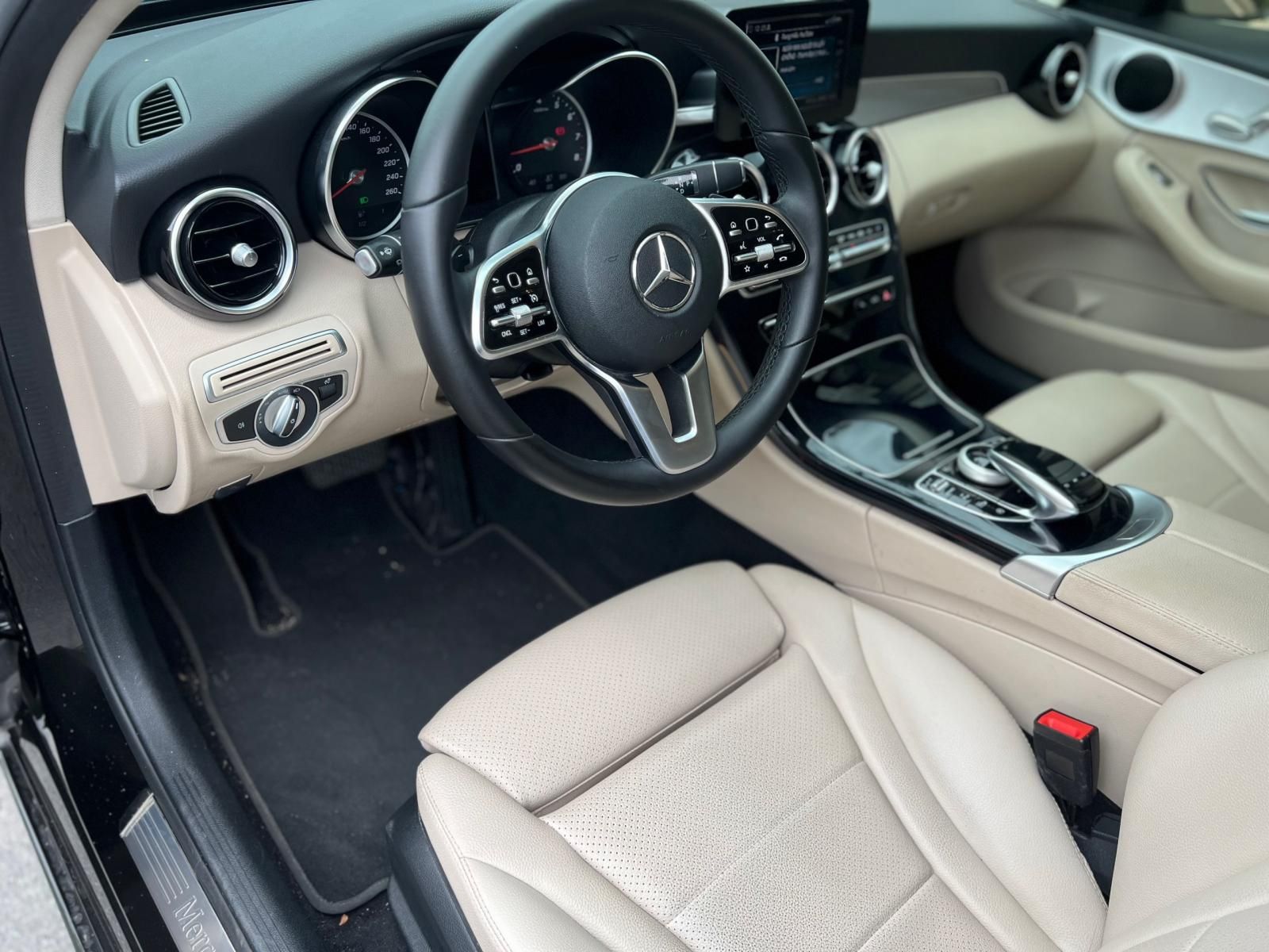 Mercedes-Benz C180 2022 - Xe Gia Đình Siêu Mới