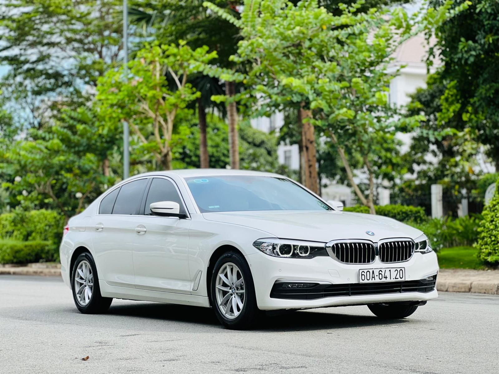 BMW 520i 2019 - Bán bmw 520i trắng kem model 2019 siêu lướt