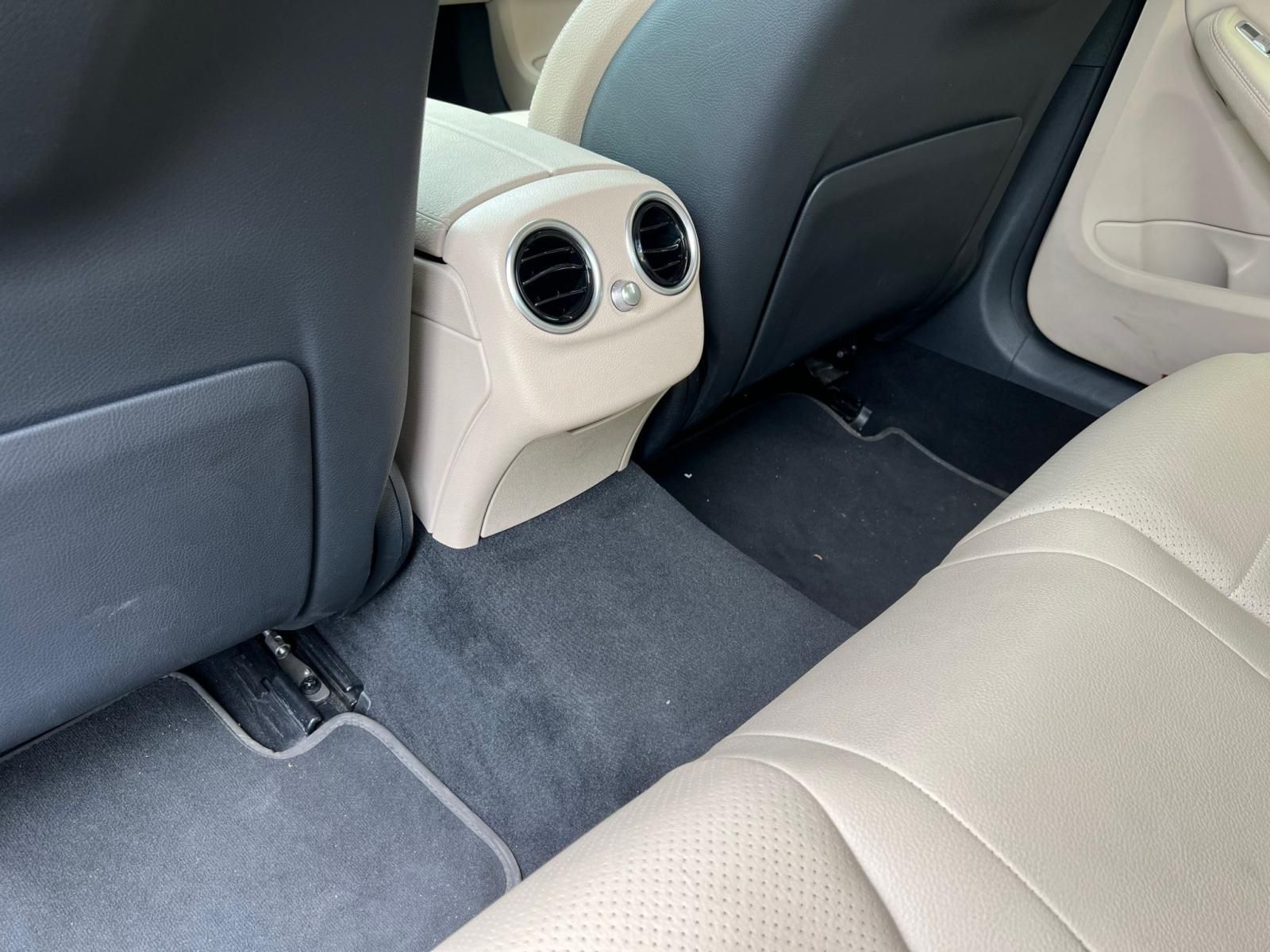 Mercedes-Benz C180 2022 - Xe Gia Đình Siêu Mới