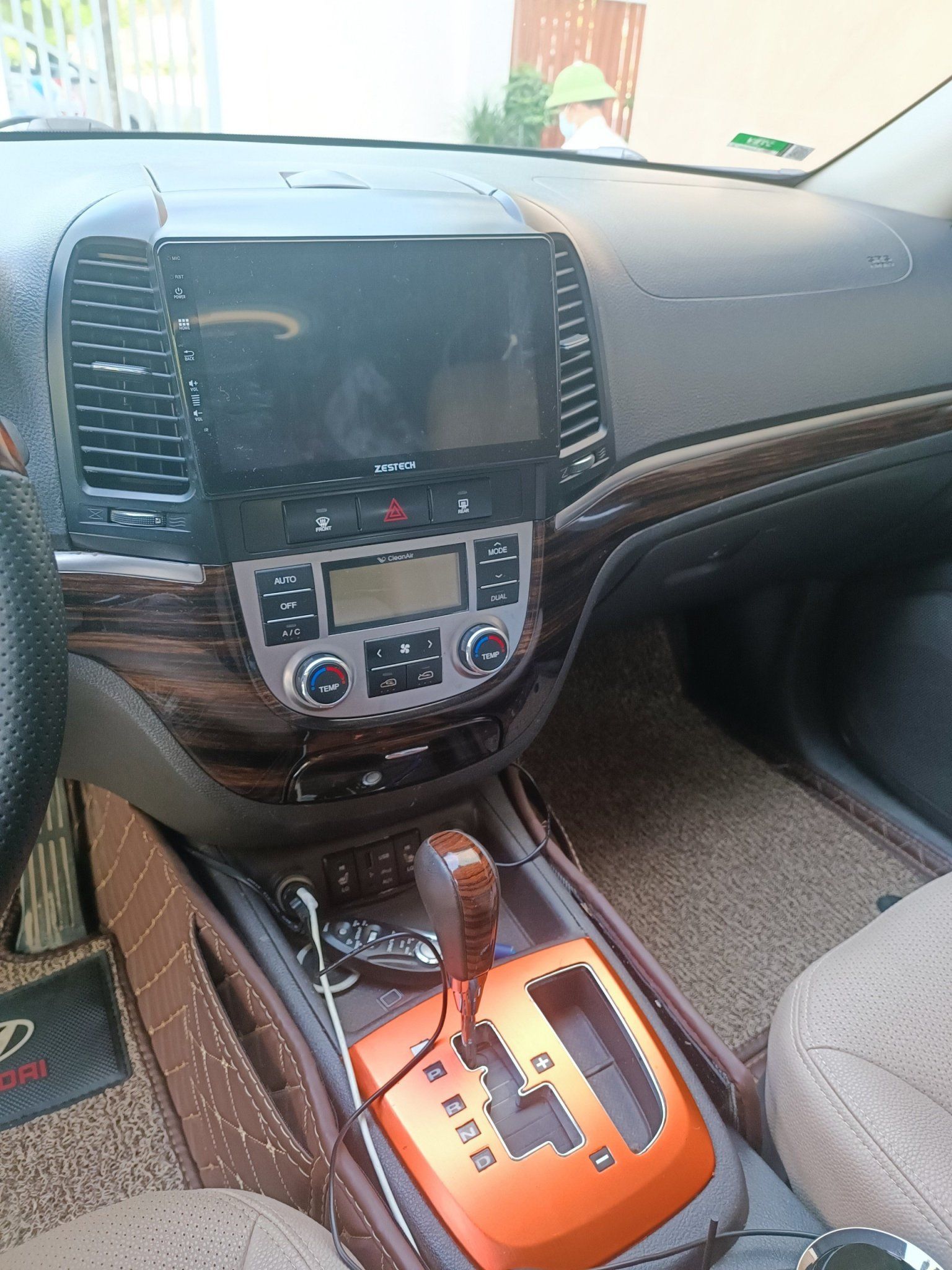 Hyundai Santa Fe 2010 - xe có như nào e nói như thế E bán để lên đời ạ. Em cảm ơn . xe e để đi gia đình chứ k phải chạy dịch vụ ạ