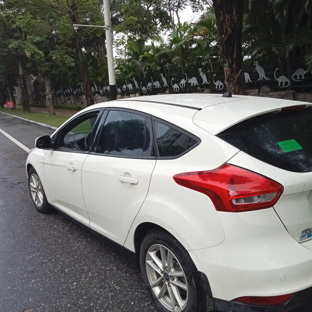 Ford Focus 2018 - Chính chủ anh cao giáo viên cần bán xe fordcus Trent 2018.