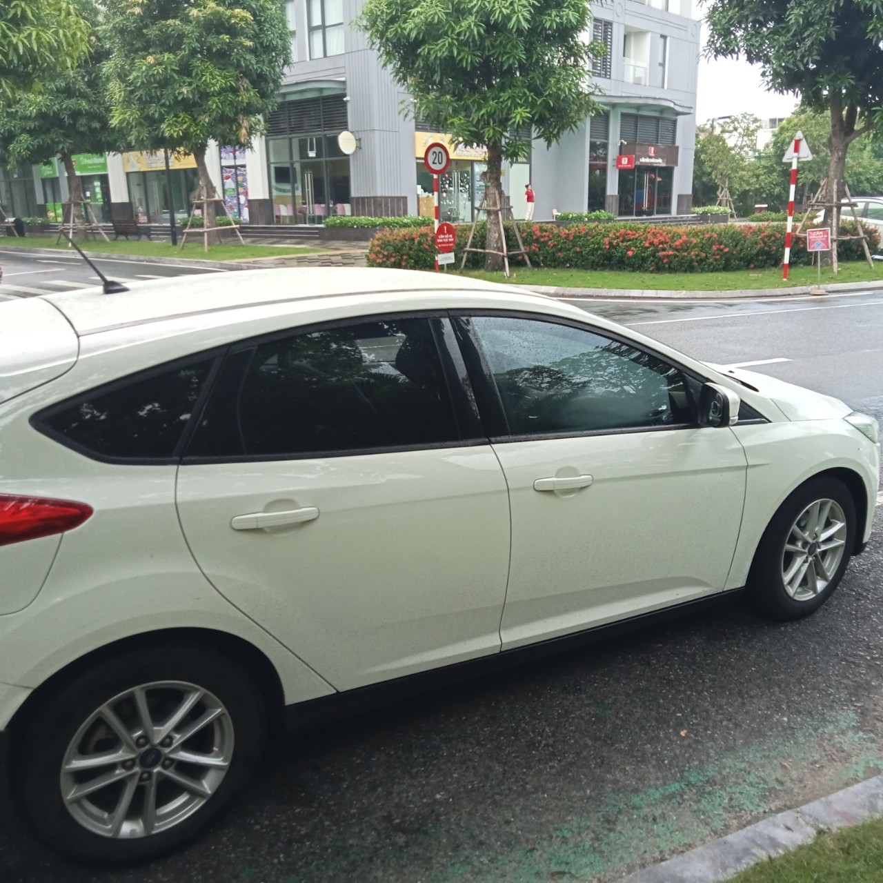 Ford Focus 2018 - Chính chủ anh cao giáo viên cần bán xe fordcus Trent 2018.