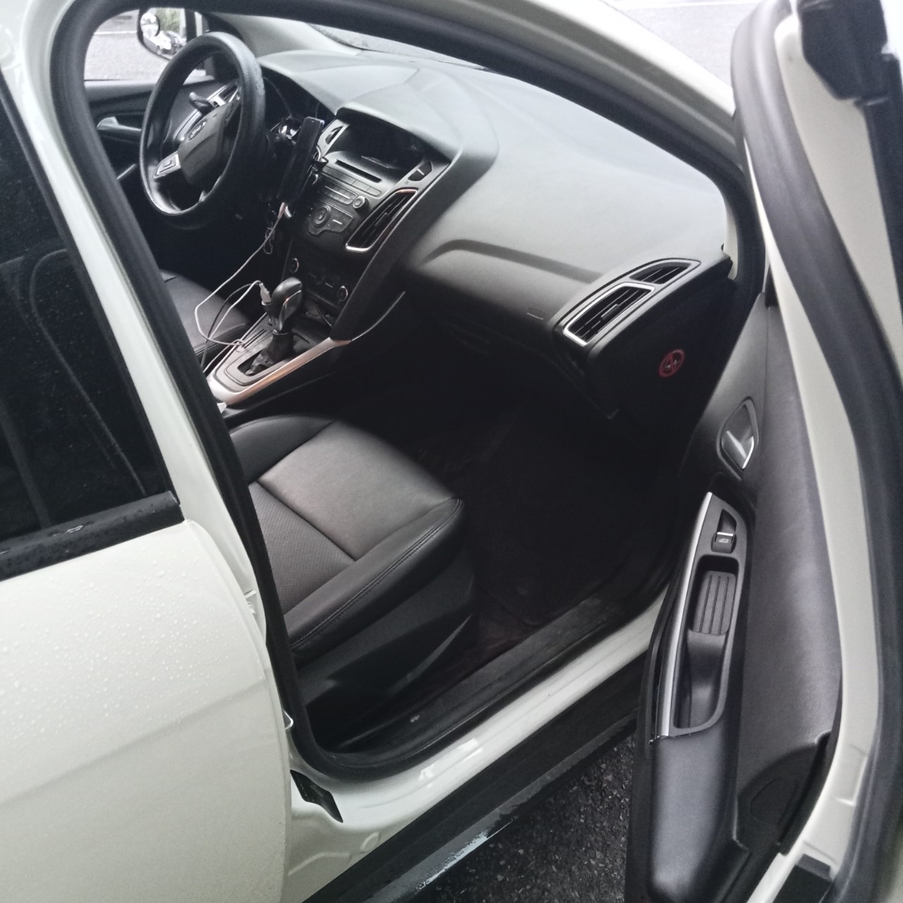 Ford Focus 2018 - Chính chủ anh cao giáo viên cần bán xe fordcus Trent 2018.