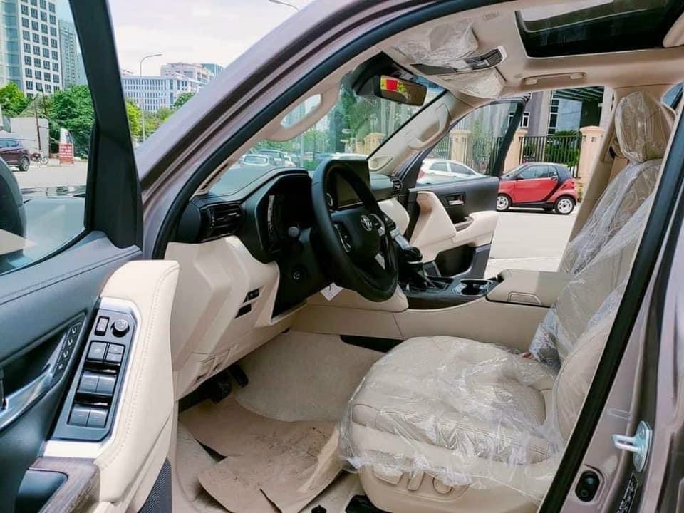 Toyota Land Cruiser LC300 2023 - Xe có Luôn Toyota Land Cruiser LC300 sản xuất năm 2023, màu đen, nhập khẩu chính hãng