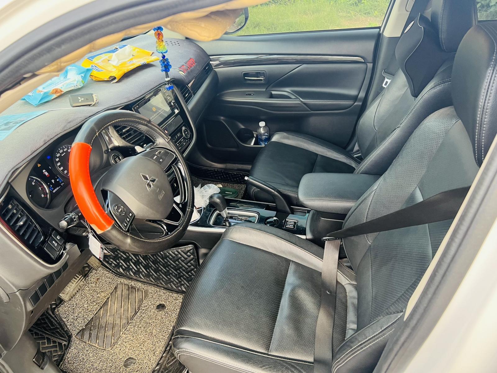 Mitsubishi Outlander 2018 - Chính chủ cần bán xe 7 chỗ Mitsubishi Outlander 2018 tại Ba Tri - Bến Tre - Giá 640 triệu.