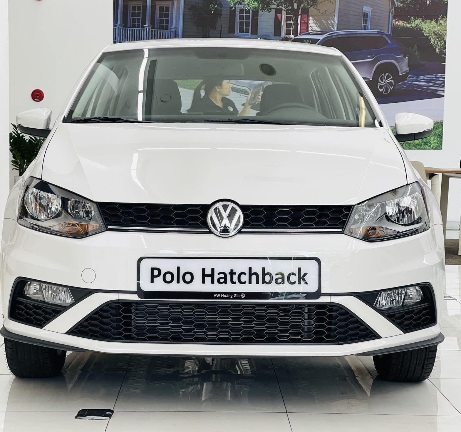 Volkswagen Polo hatchback 2023 - màu trắng, nhập khẩu nguyên chiếc, tặng phí trước bạ và voucher phụ kiện khủng 0% lãi suất