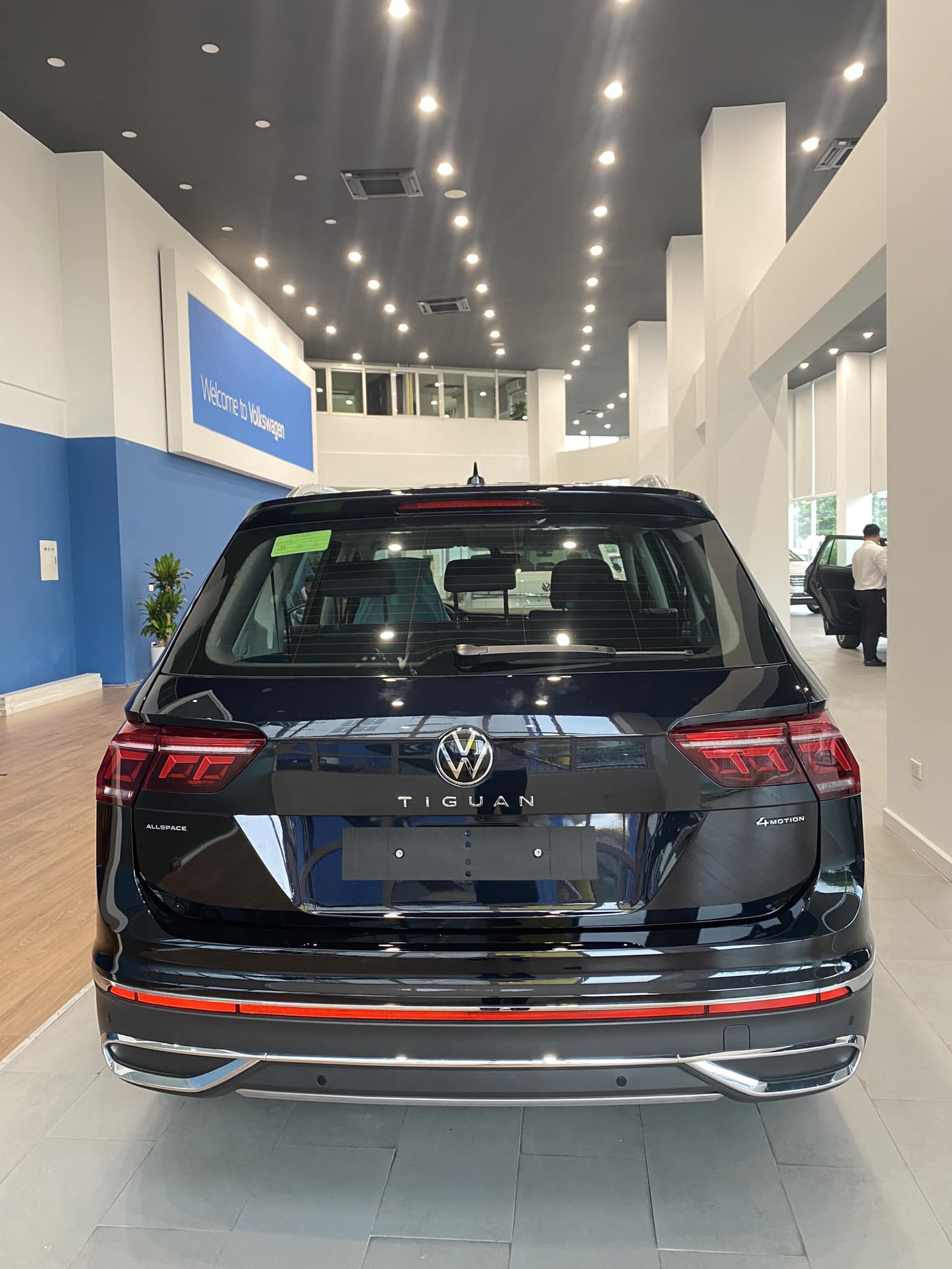 Volkswagen Tiguan Facelift 2022 - Bán ô tô Volkswagen Tiguan Facelift đời 2022, màu đen, xe nhập
