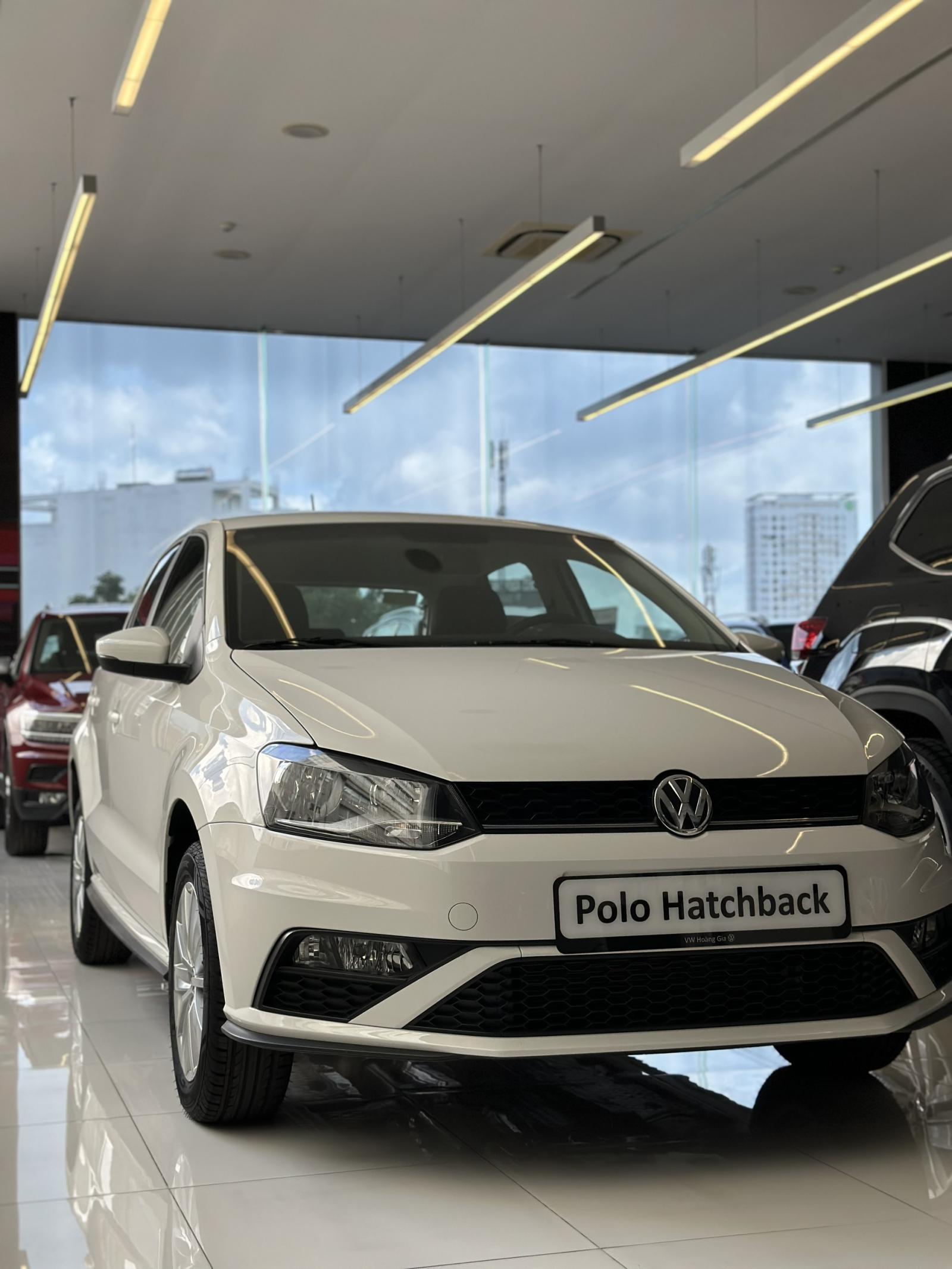 Volkswagen Polo Hatchback 2021 - Volkswagen Polo Hatchback màu trắng nhập khẩu chính hãng giá cực tốt giảm 50tr tiền mặt