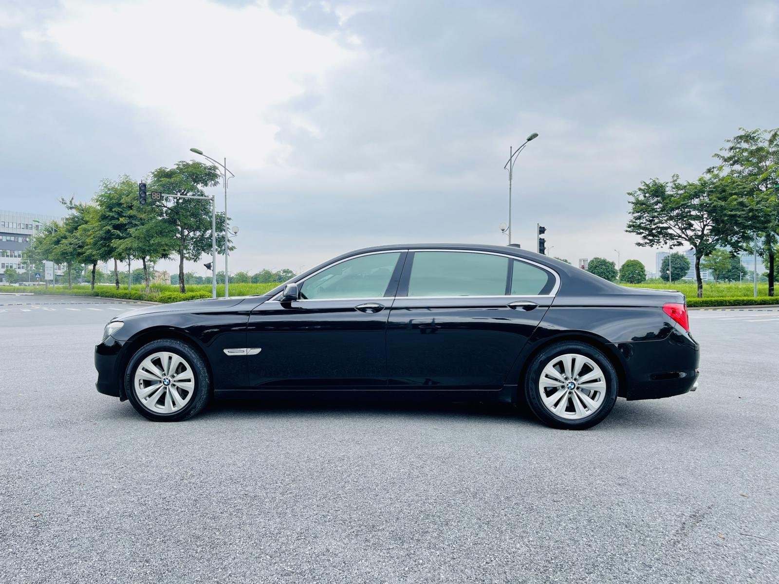 BMW 730Li 2011