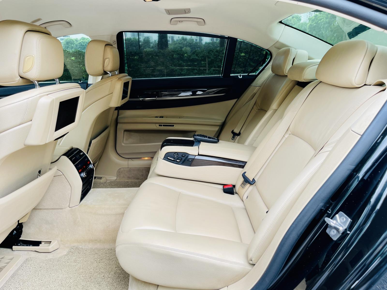 BMW 730Li 2011