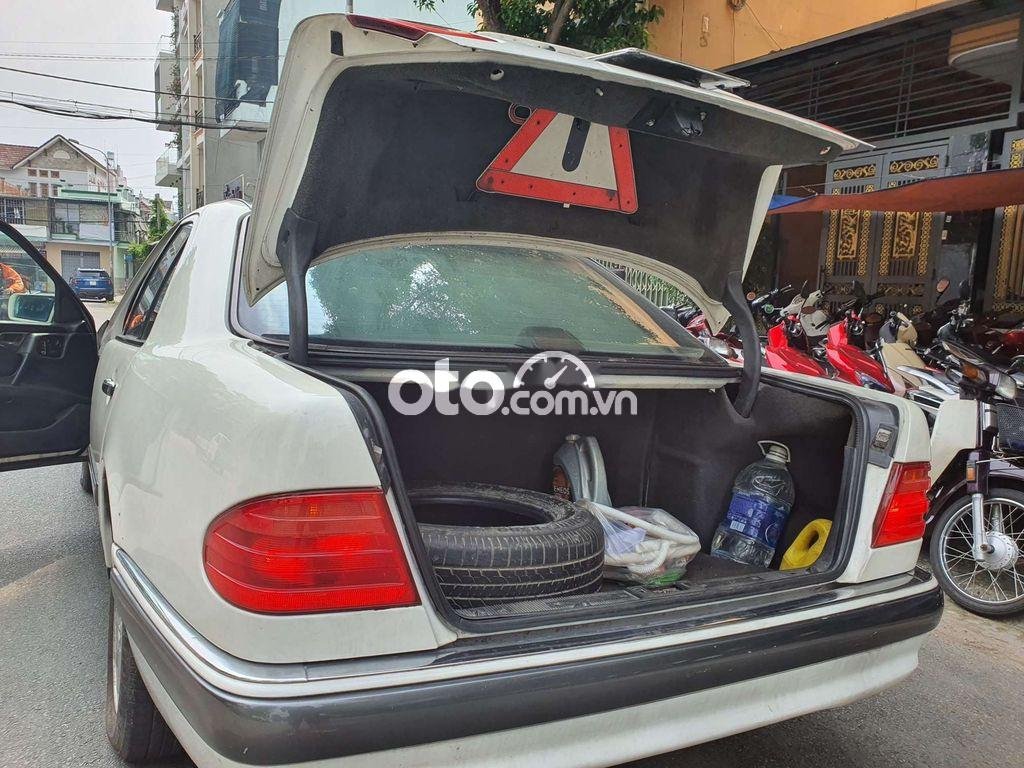 Mercedes-Benz E230 Mercedes E230 2.2 MT 1996 Nhập Đức BSTP dễ thương. 1996 - Mercedes E230 2.2 MT 1996 Nhập Đức BSTP dễ thương.