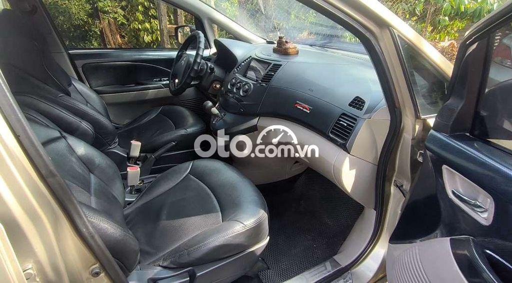 Mitsubishi Grandis Gd bán  7 chổ số tự động 2005 - Gd bán grandis 7 chổ số tự động
