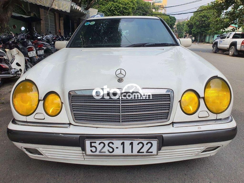 Mercedes-Benz E230 Mercedes E230 2.2 MT 1996 Nhập Đức BSTP dễ thương. 1996 - Mercedes E230 2.2 MT 1996 Nhập Đức BSTP dễ thương.