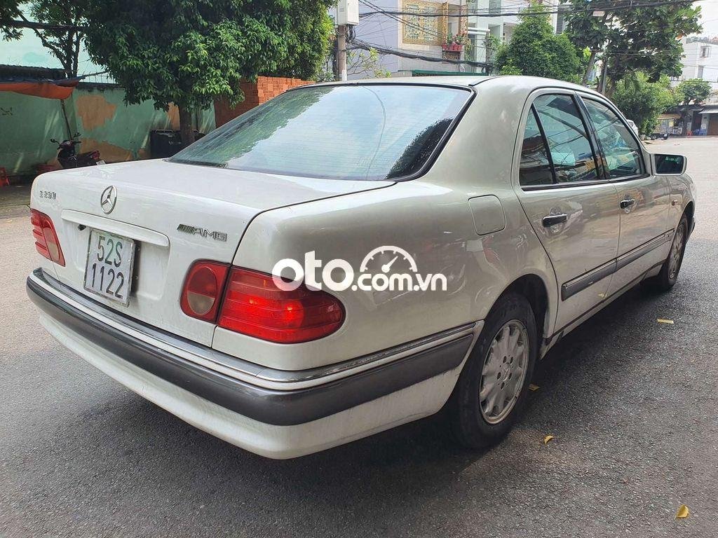 Mercedes-Benz E230 Mercedes E230 2.2 MT 1996 Nhập Đức BSTP dễ thương. 1996 - Mercedes E230 2.2 MT 1996 Nhập Đức BSTP dễ thương.
