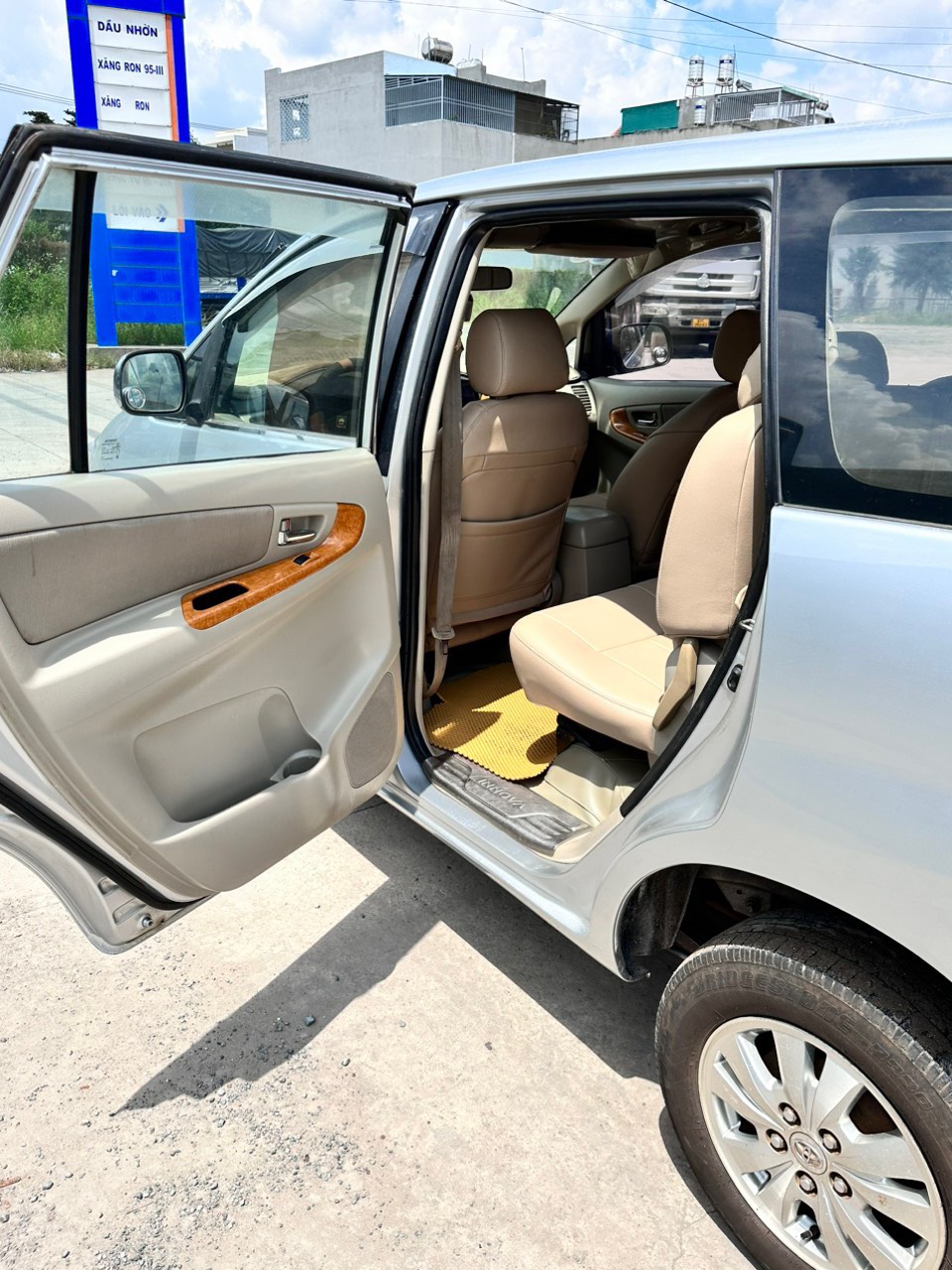 Toyota Innova 2011 - GIA ĐÌNH CẦN BÁN XE INNOVA SẢN XUẤT 2011