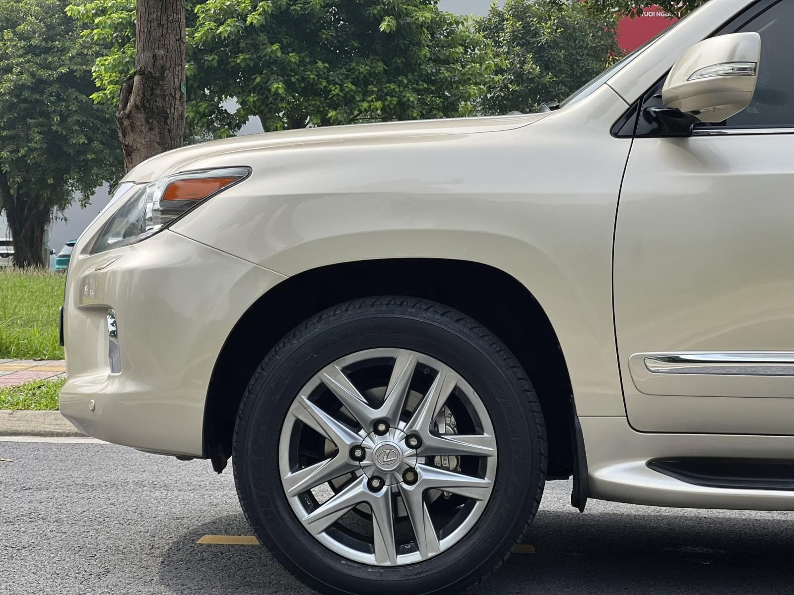 Lexus LX 570 2012 - Màu vàng, nội thất kem