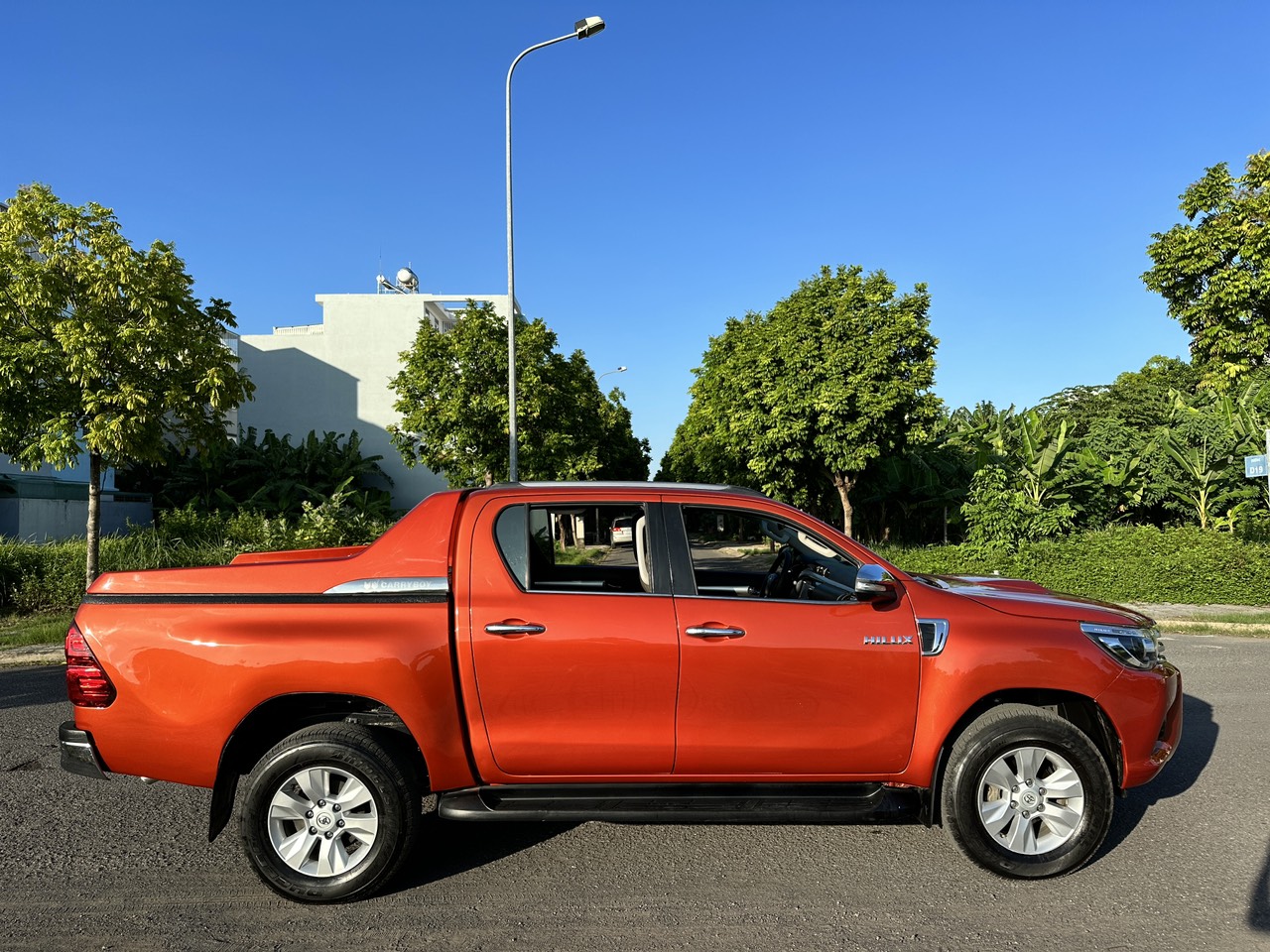Toyota Hilux 2016 - màu cam, odo 15 vạn, xe zin 100%