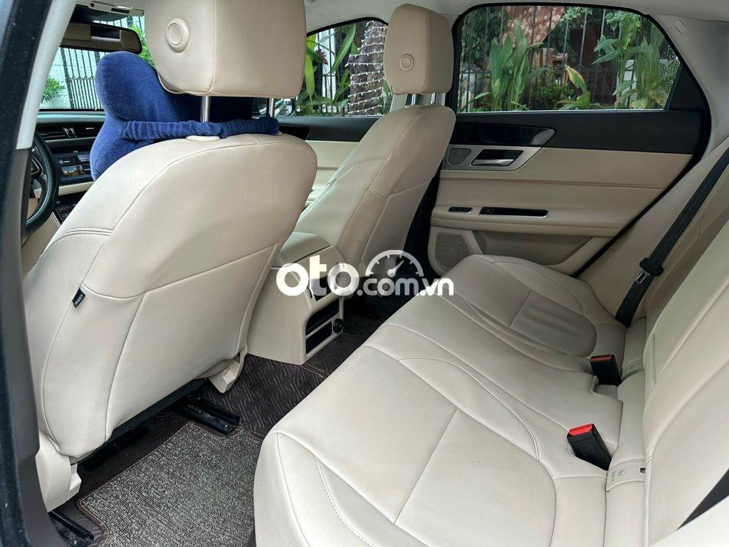 Jaguar XF  2016  Pure 2.0 AT màu đen đi 8 vạn mille 2016 - Jaguar 2016 XF Pure 2.0 AT màu đen đi 8 vạn mille